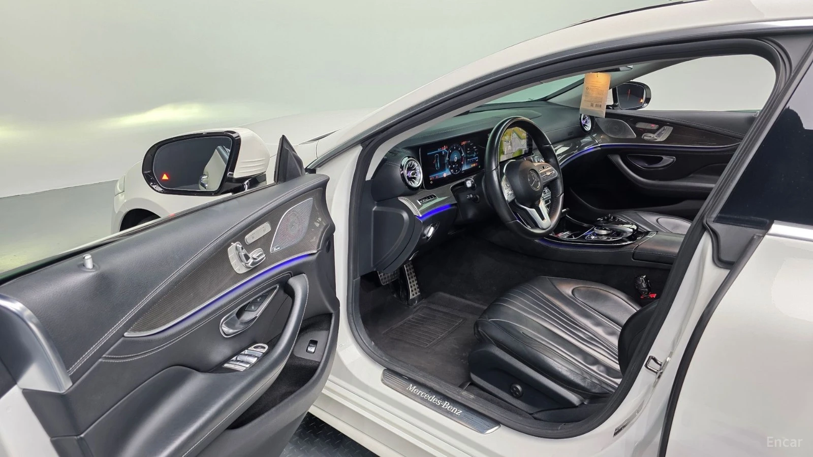 Mercedes-Benz CLS 300d AMG* HUD* 360* КОЖА* НАВИ* ПАНО, снимка 7 - Автомобили и джипове - 55446190