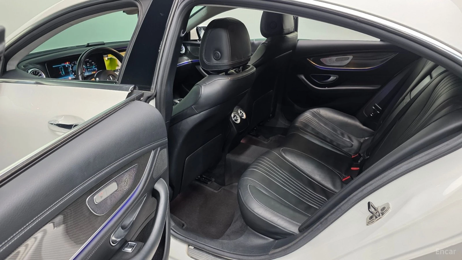 Mercedes-Benz CLS 300d AMG* HUD* 360* КОЖА* НАВИ* ПАНО, снимка 9 - Автомобили и джипове - 55446190