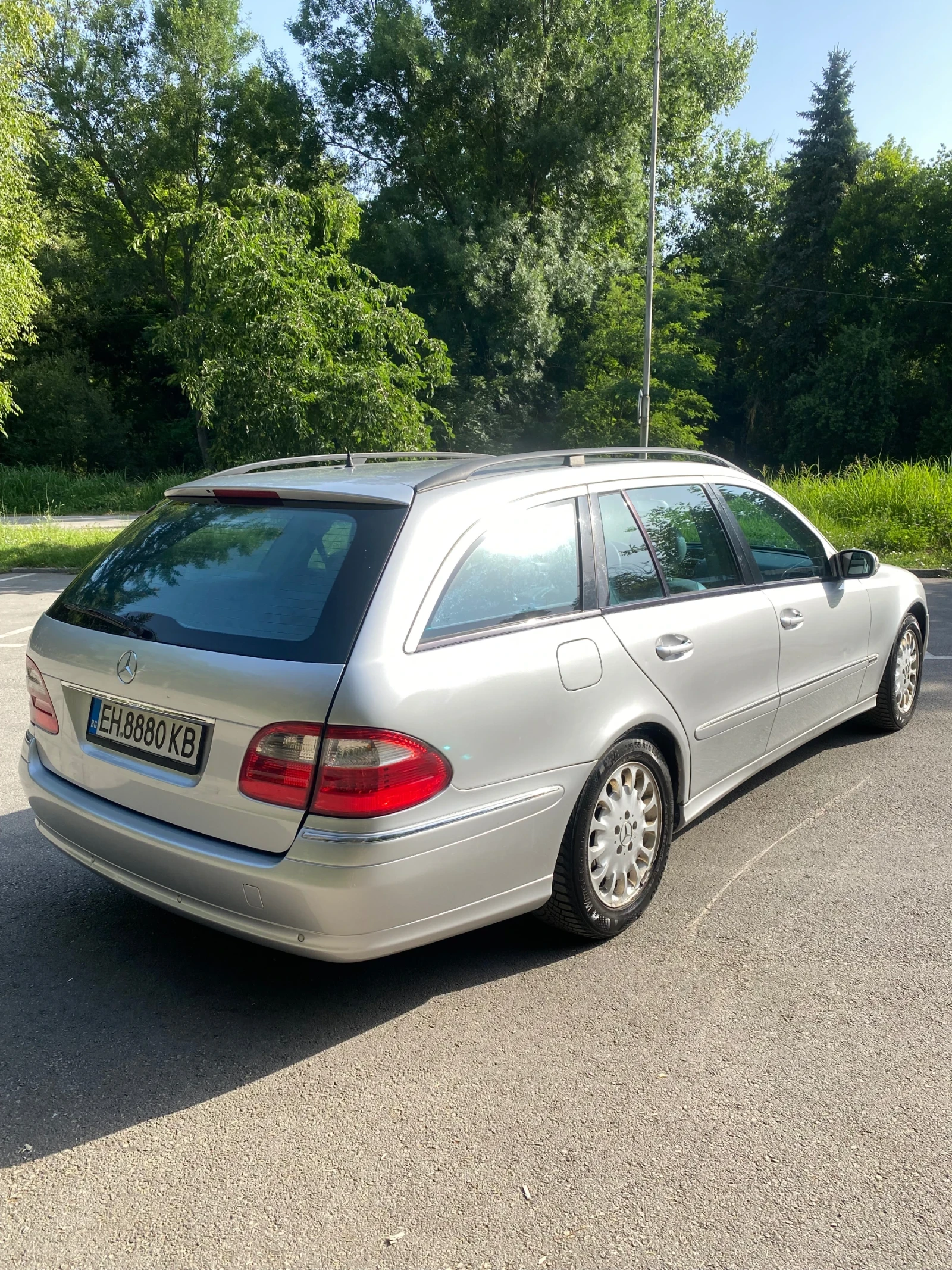Mercedes-Benz E 220 Avantgarde, снимка 4 - Автомобили и джипове - 55524063