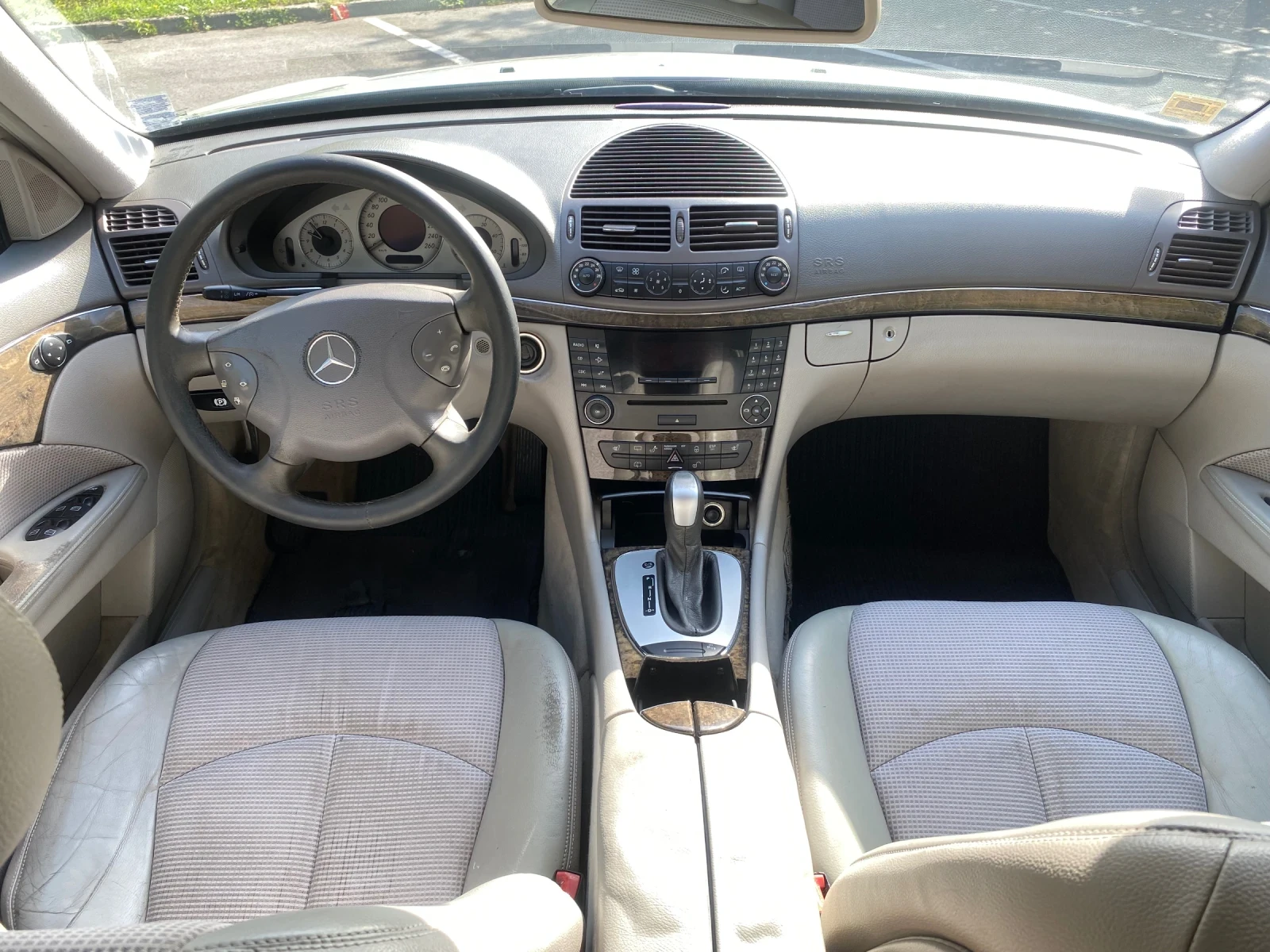Mercedes-Benz E 220 Avantgarde, снимка 10 - Автомобили и джипове - 55524063