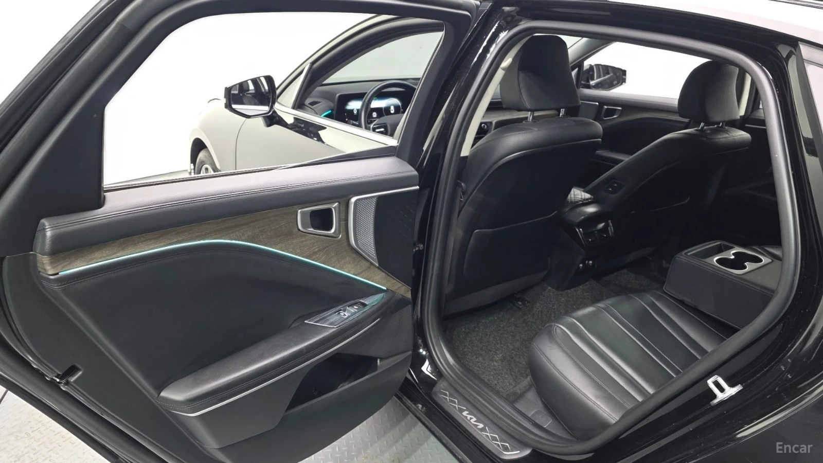Kia K8 3.5* NOBLESSE* КОЖА* ПОДГРЕВ* КАМЕРА* ОБДУХВАНЕ* L, снимка 10 - Автомобили и джипове - 55532589