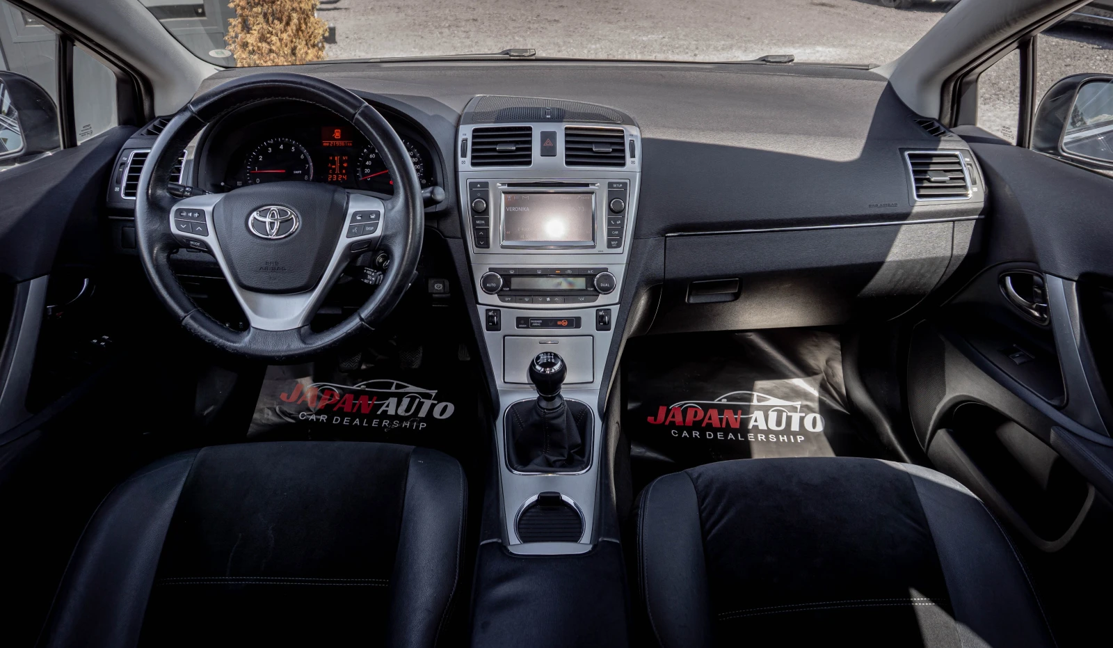 Toyota Avensis 1.8 бензин ТОП! АЛКАНТАТА! ГАРАНЦИЯ! , снимка 9 - Автомобили и джипове - 56005314