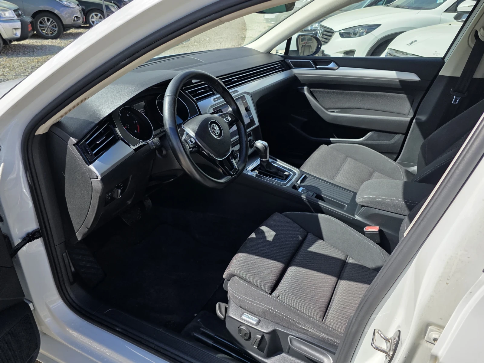 VW Passat Топ състояние лизинг , снимка 8 - Автомобили и джипове - 56177104