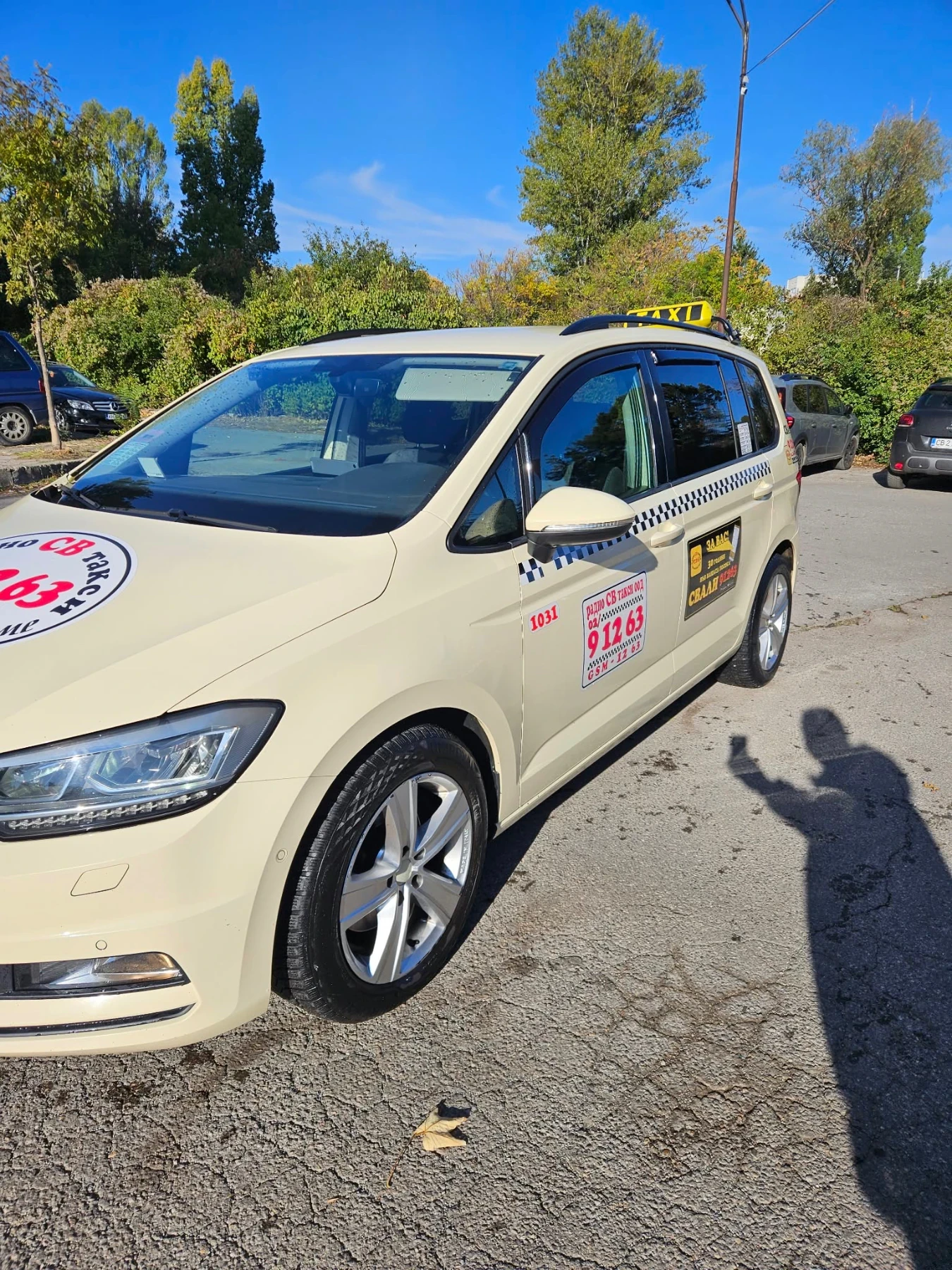 VW Touran 2.0 D, снимка 3 - Автомобили и джипове - 56662366