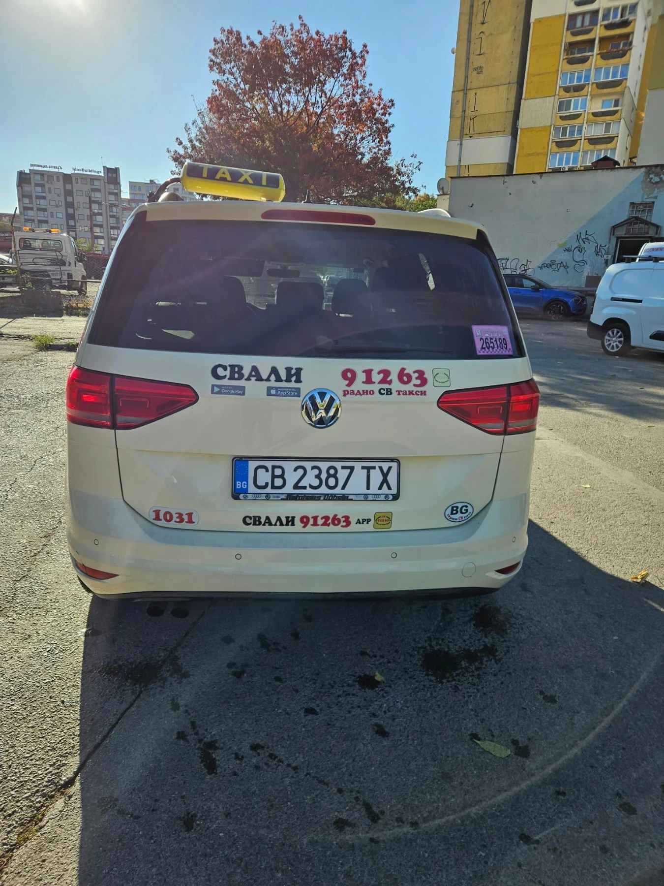 VW Touran 2.0 D, снимка 6 - Автомобили и джипове - 56662366