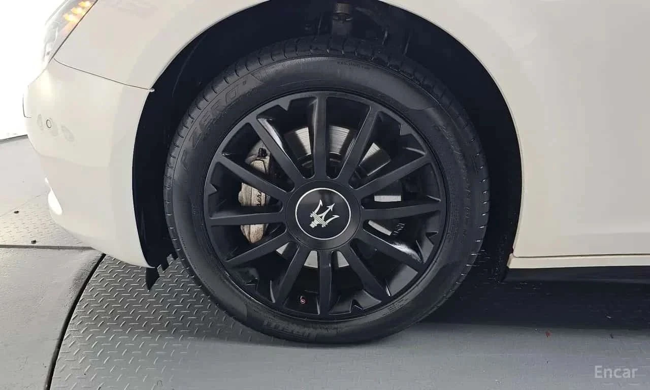 Maserati Ghibli, снимка 16 - Автомобили и джипове - 56689908