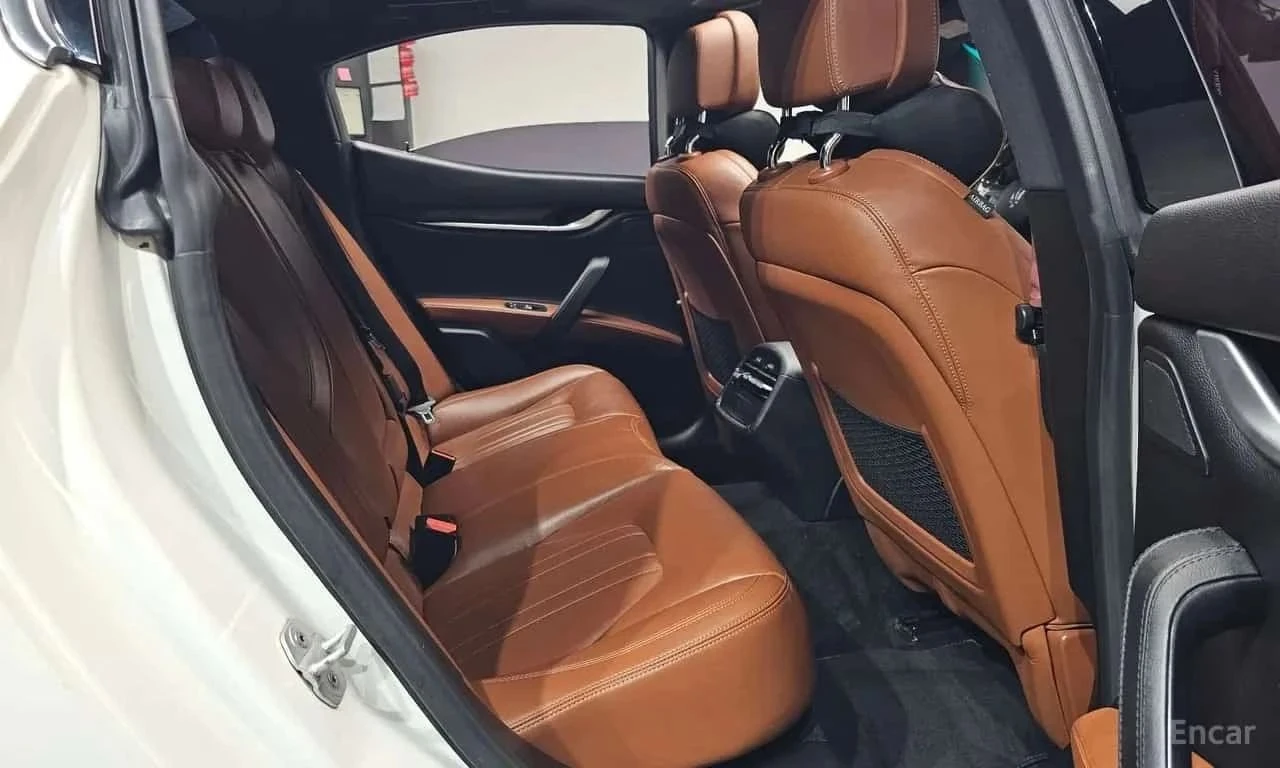 Maserati Ghibli, снимка 15 - Автомобили и джипове - 56689908