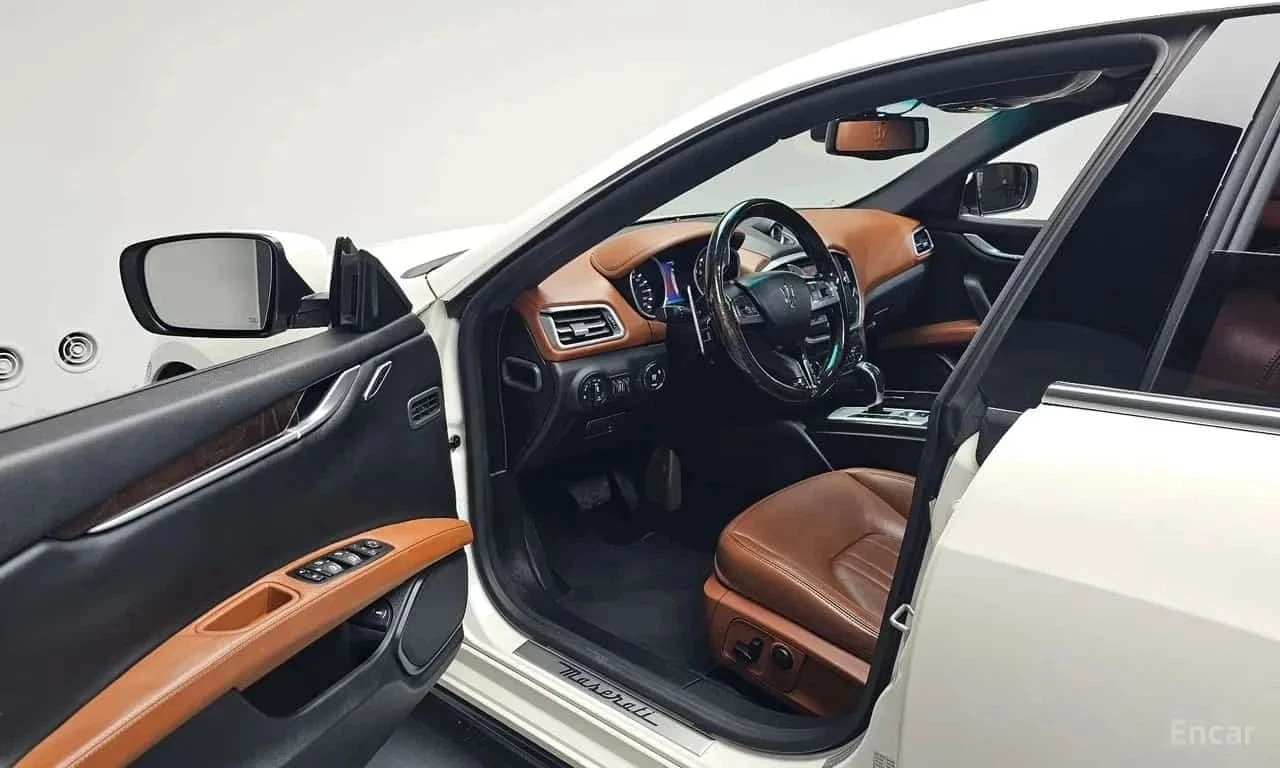 Maserati Ghibli, снимка 6 - Автомобили и джипове - 56689908