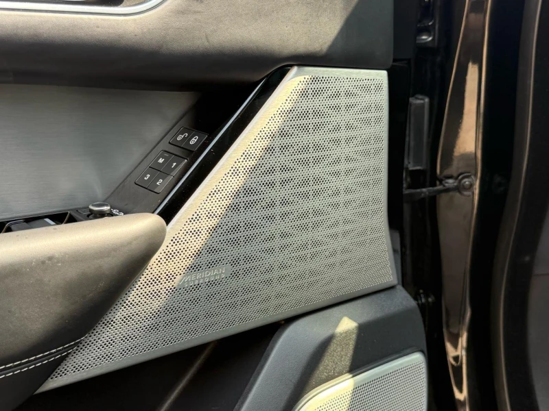 Land Rover Range Rover Velar R-Dynamic HSE* Meridian Sound* Panoroof* 360Cam* , снимка 14 - Автомобили и джипове - 53112541