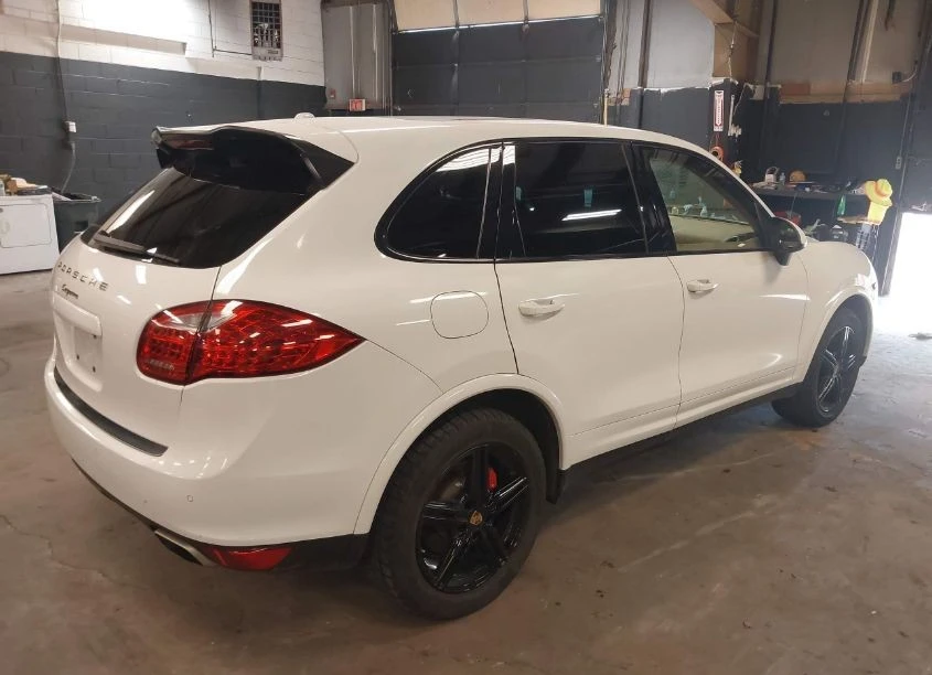 Porsche Cayenne 2014 PORSCHE CAYENNE - изображение 9