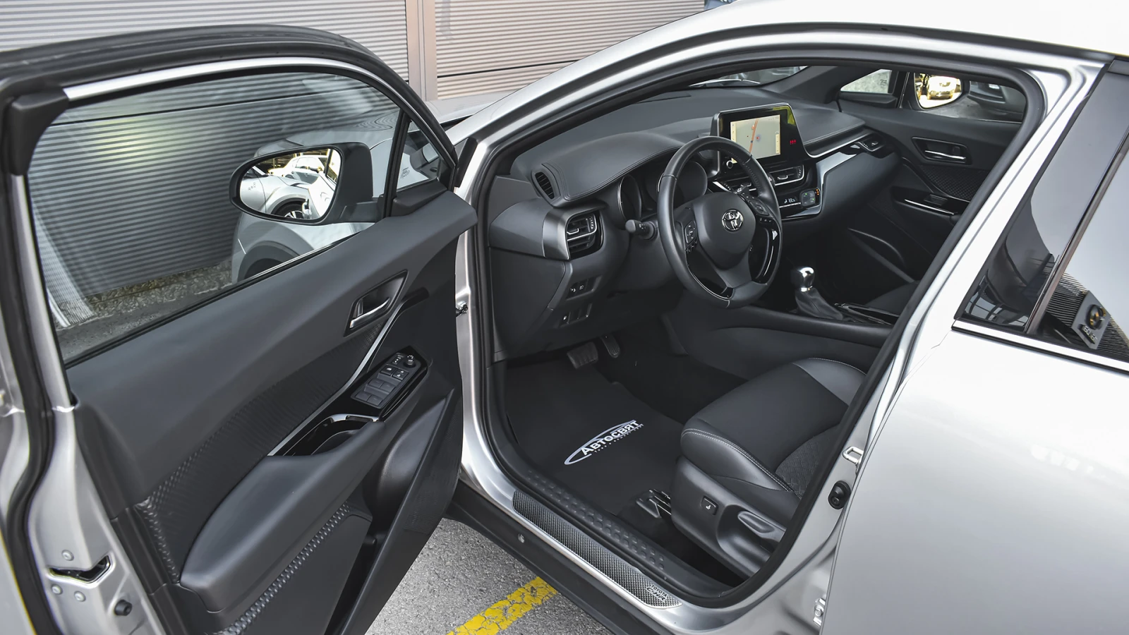 Toyota C-HR 2.0 Hybrid Club Automatic - изображение 8