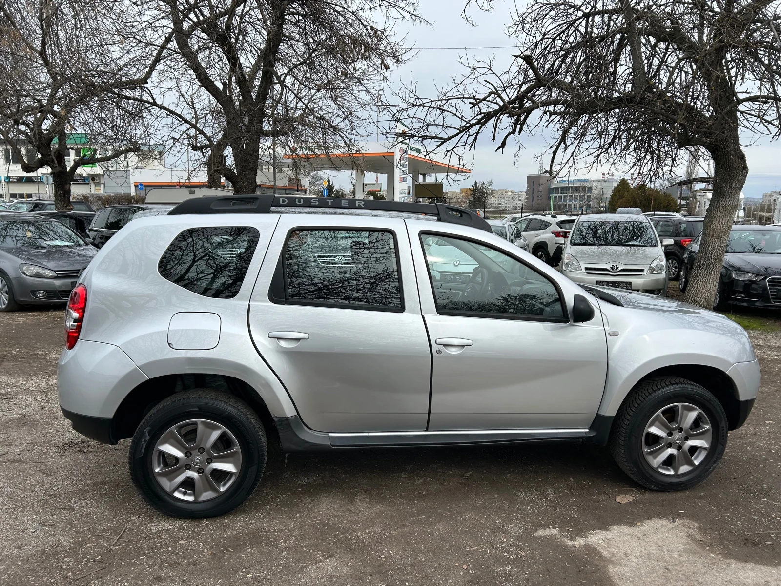 Dacia Duster 1.6 i BI FUEL BRC  - изображение 7
