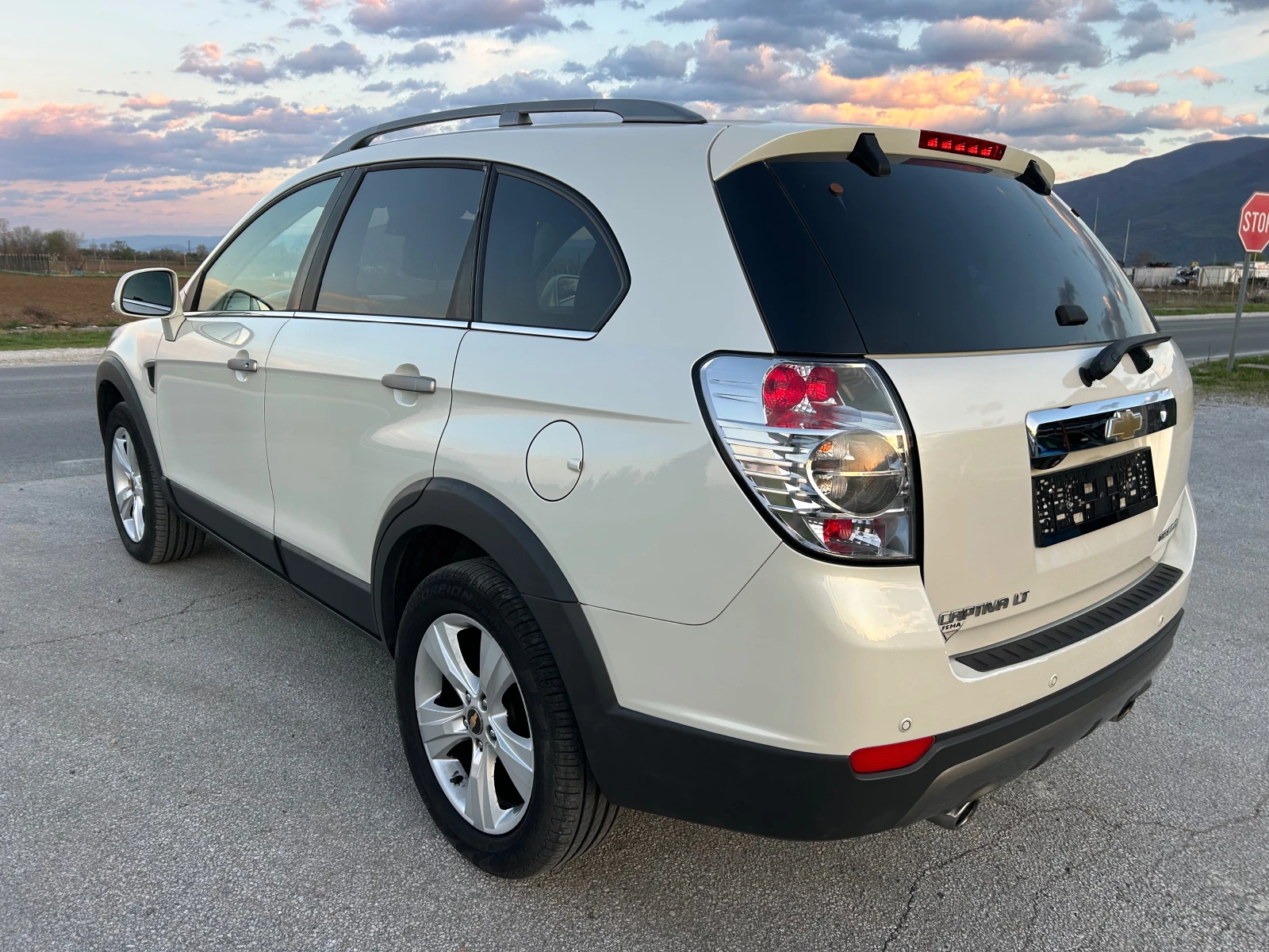 Chevrolet Captiva 4X4 НАВИ/КАМЕРА/КОЖА/ПОДГРЕВ, снимка 8 - Автомобили и джипове - 54139658