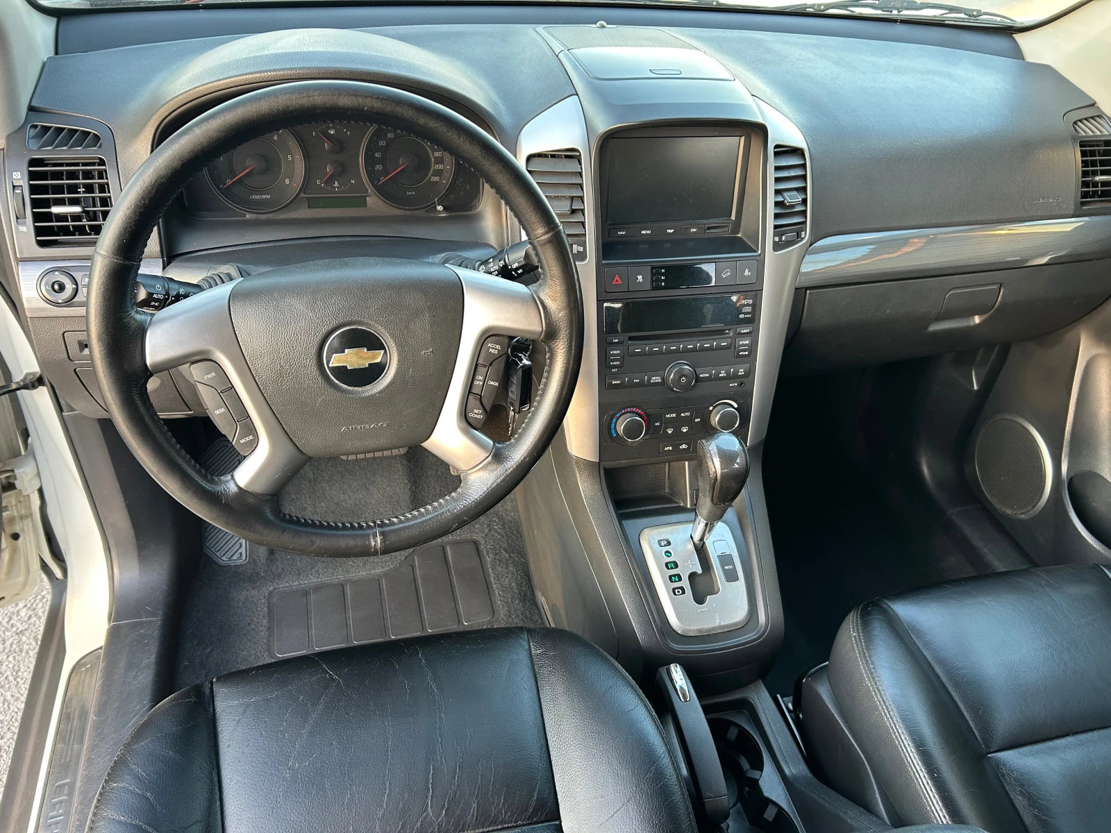 Chevrolet Captiva 4X4 НАВИ/КАМЕРА/КОЖА/ПОДГРЕВ, снимка 9 - Автомобили и джипове - 54139658