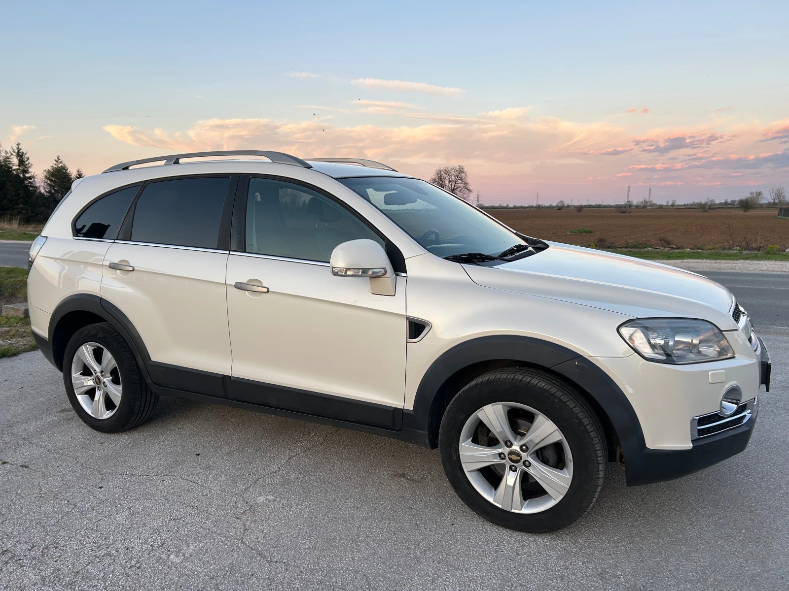 Chevrolet Captiva 4X4 НАВИ/КАМЕРА/КОЖА/ПОДГРЕВ, снимка 2 - Автомобили и джипове - 54139658