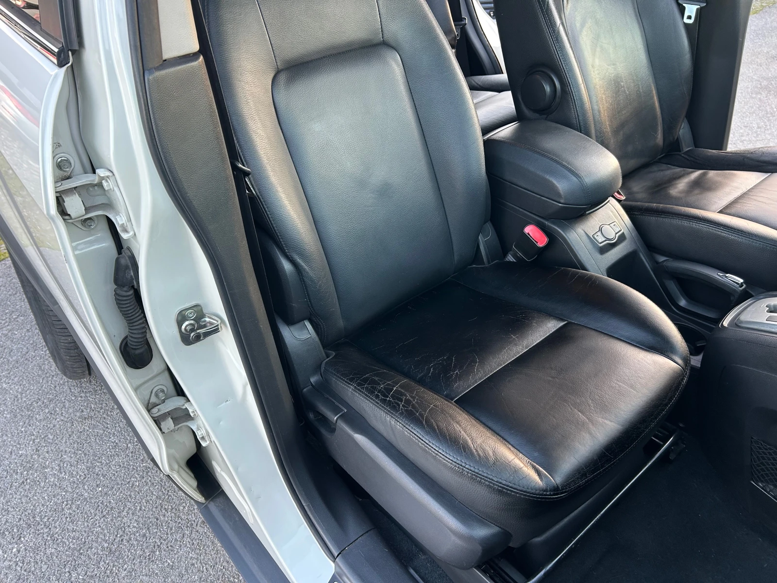 Chevrolet Captiva 4X4 НАВИ/КАМЕРА/КОЖА/ПОДГРЕВ, снимка 13 - Автомобили и джипове - 54139658