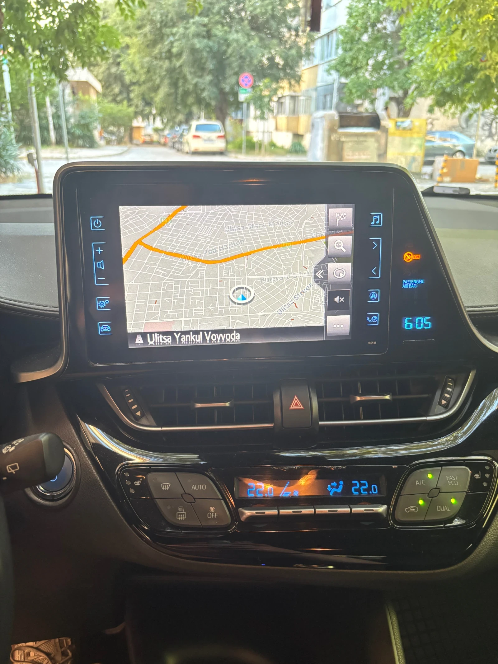 Toyota C-HR, снимка 8 - Автомобили и джипове - 55743900
