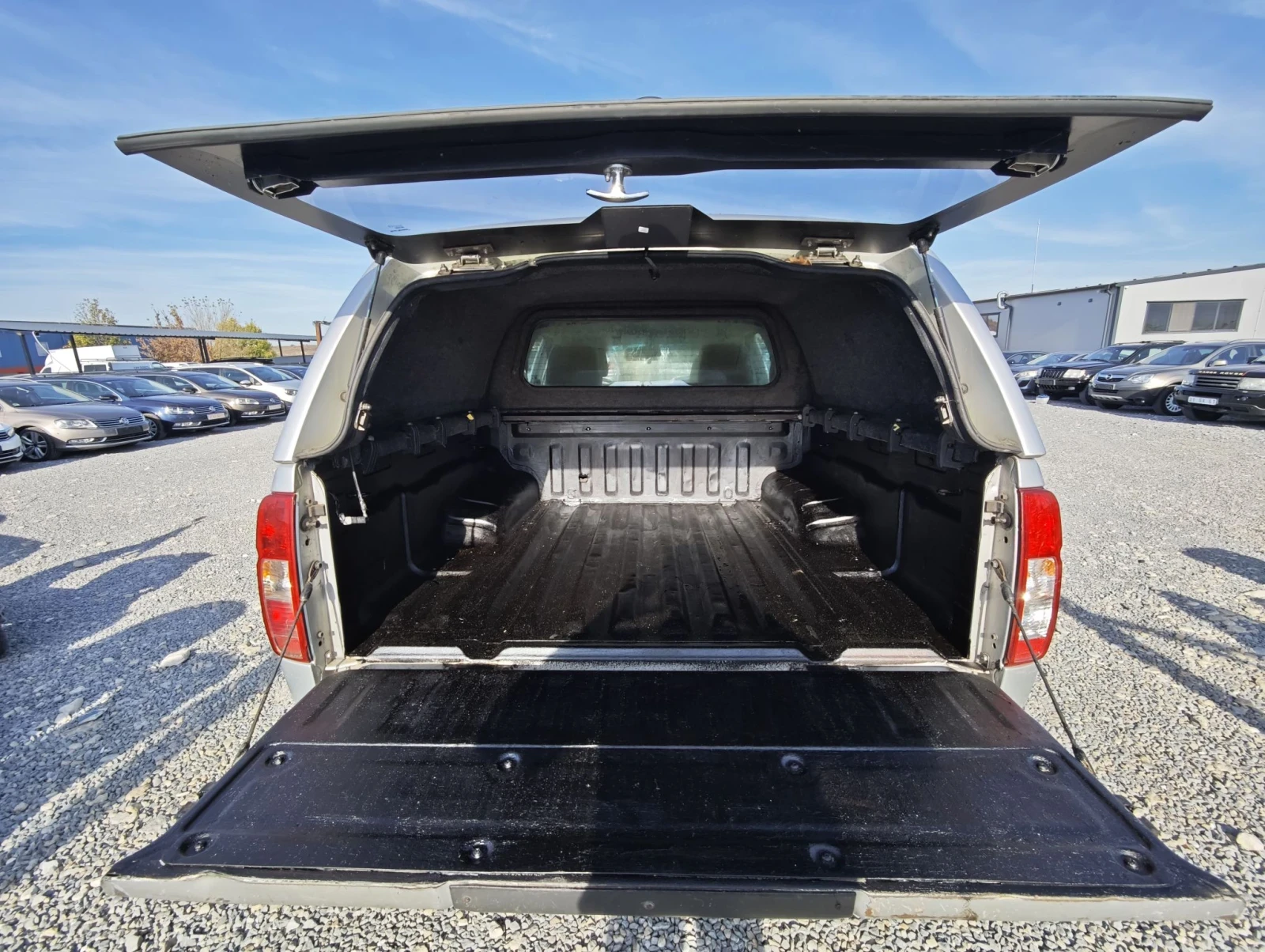 Nissan Navara 2.8, снимка 9 - Автомобили и джипове - 56602337