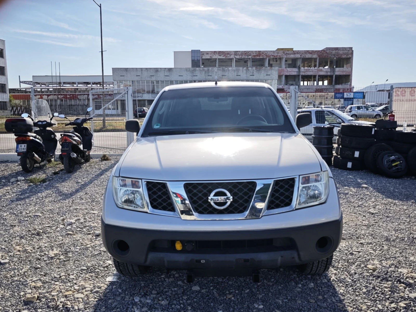 Nissan Navara 2.8, снимка 2 - Автомобили и джипове - 56602337