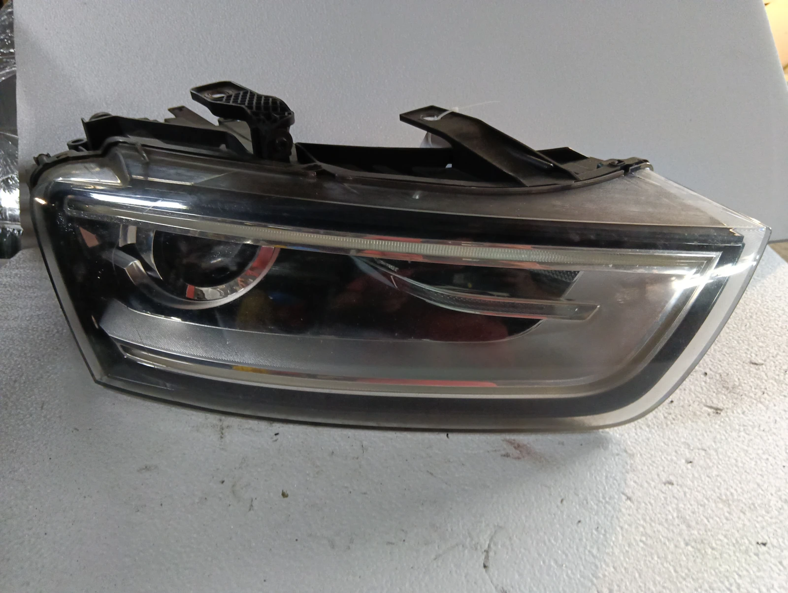 фар десен КСЕНОН БЕЗ МОДУЛИ 8U0941006A Audi Q3