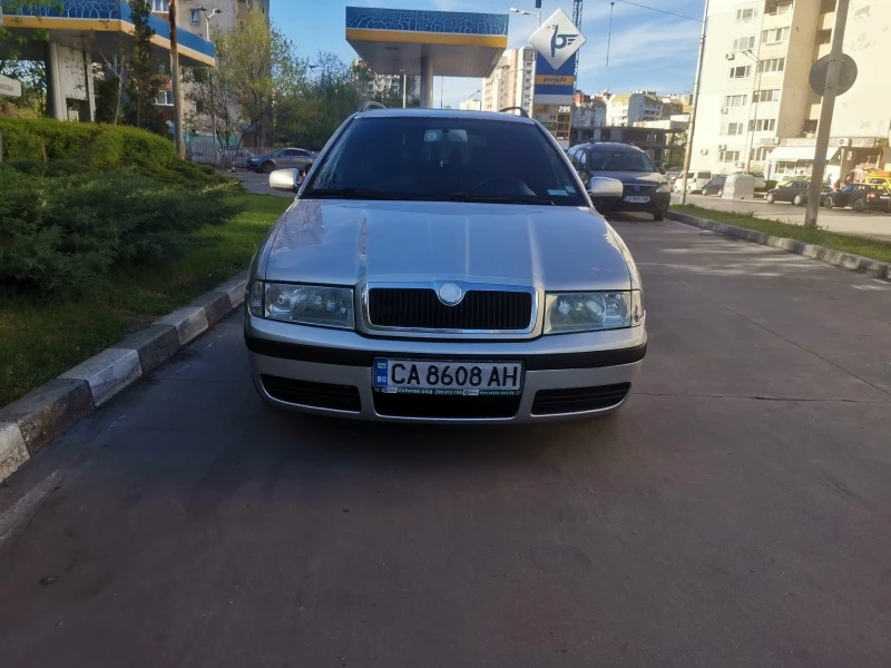 Skoda Octavia TOUR, снимка 1 - Автомобили и джипове - 46909765