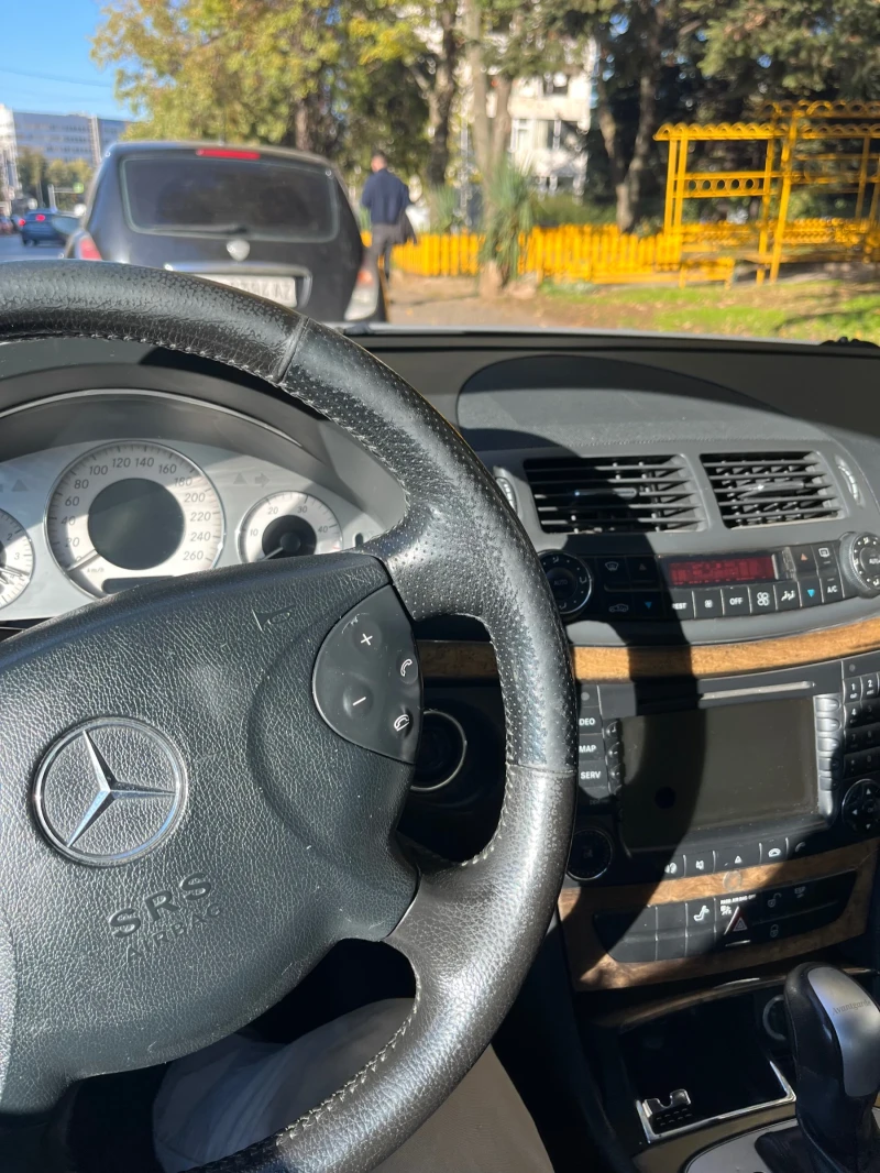 Mercedes-Benz E 320, снимка 7 - Автомобили и джипове - 47593579