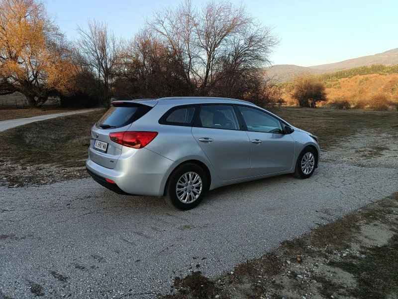 Kia Ceed 1.4 CRDI 90kc 6ck, снимка 4 - Автомобили и джипове - 47915621