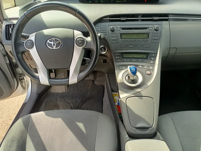 Toyota Prius 1.8 HYBRID, снимка 8 - Автомобили и джипове - 49286312