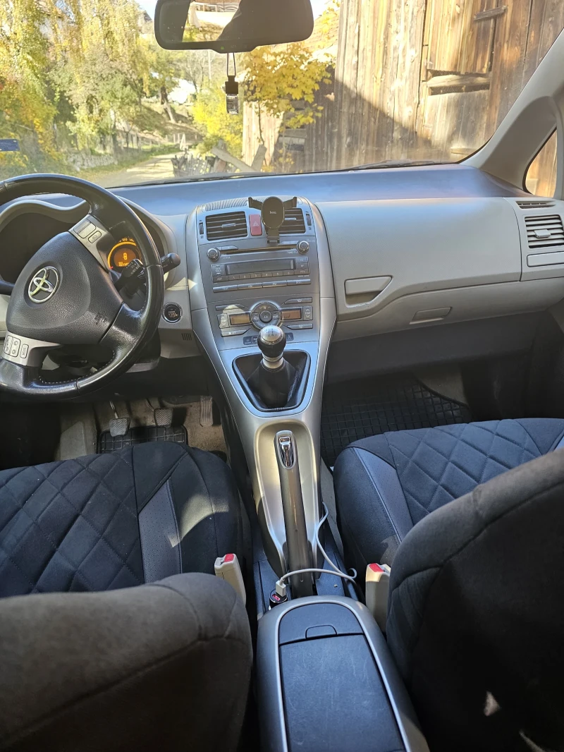 Toyota Auris, снимка 8 - Автомобили и джипове - 52604286