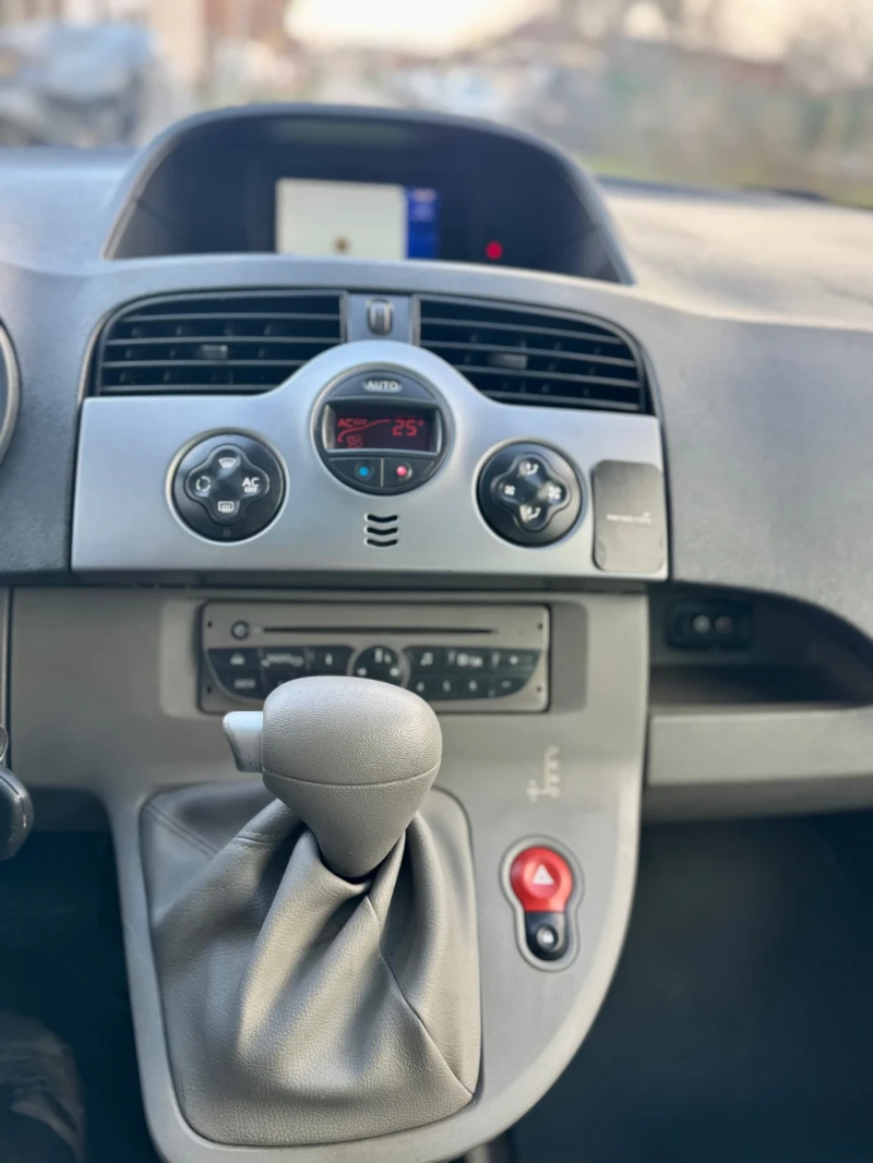 Renault Kangoo 1.6/Aut/Facelift, снимка 10 - Автомобили и джипове - 52920496