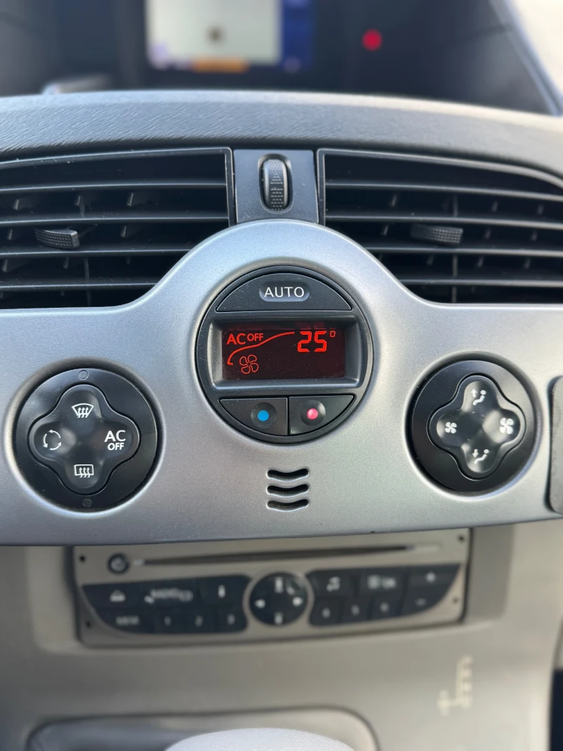 Renault Kangoo 1.6/Aut/Facelift, снимка 12 - Автомобили и джипове - 52920496