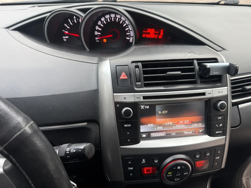 Toyota Verso 1.6 D4D , снимка 13 - Автомобили и джипове - 53397946