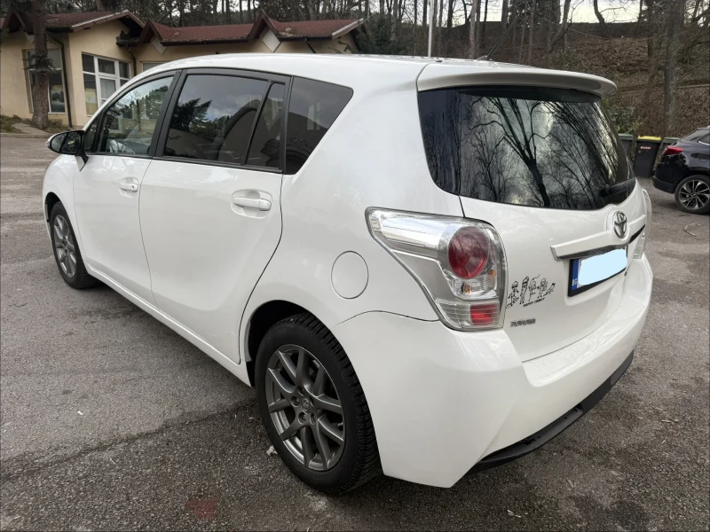 Toyota Verso 1.6 D4D , снимка 4 - Автомобили и джипове - 53397946