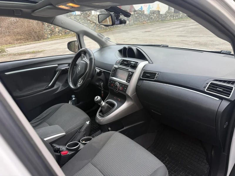 Toyota Verso 1.6 D4D , снимка 10 - Автомобили и джипове - 53397946