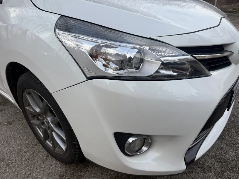 Toyota Verso 1.6 D4D , снимка 6 - Автомобили и джипове - 53397946