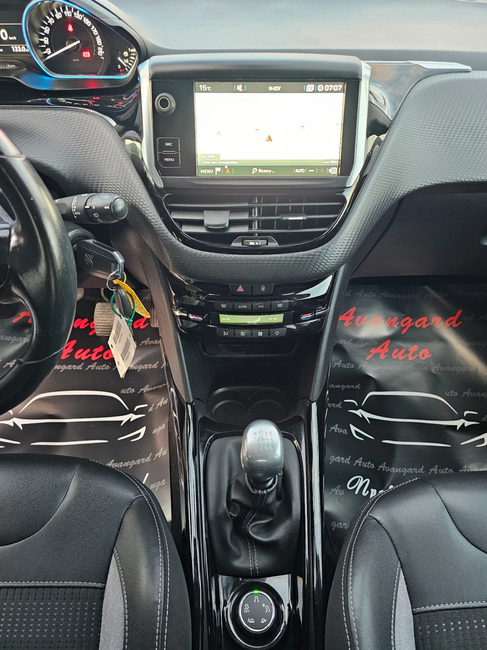 Peugeot 2008 1.5HDi, 102к.с., Allure  - изображение 10