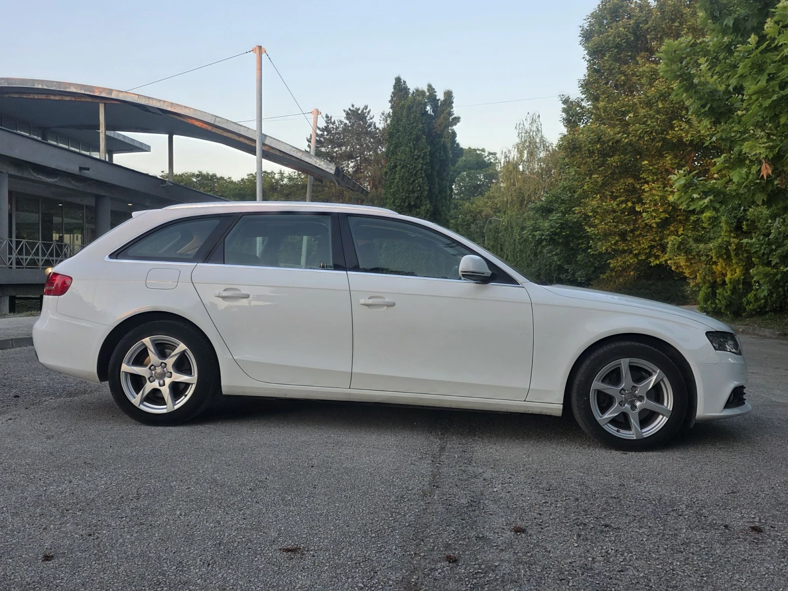 Audi A4 2.0 TDI-143 FULL LED KSENON AUTOMAT, снимка 8 - Автомобили и джипове - 53342754