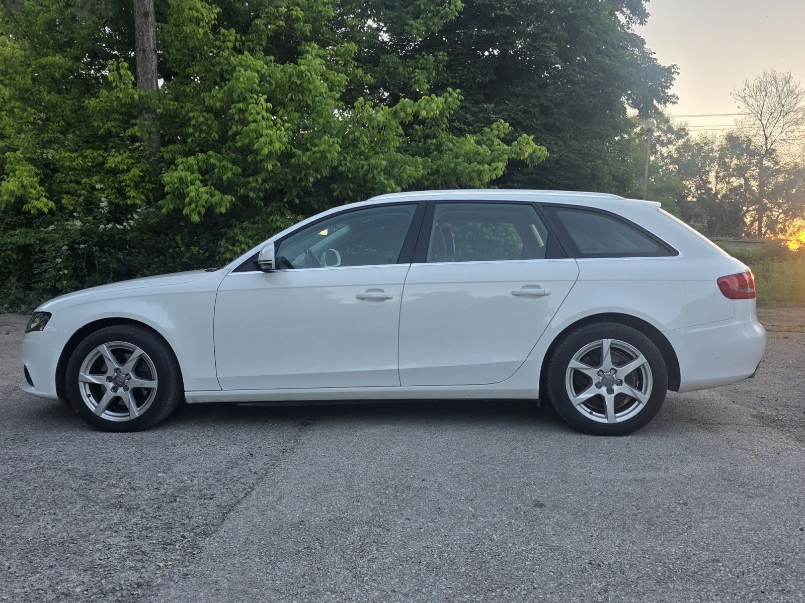 Audi A4 2.0 TDI-143 FULL LED KSENON AUTOMAT, снимка 4 - Автомобили и джипове - 53342754