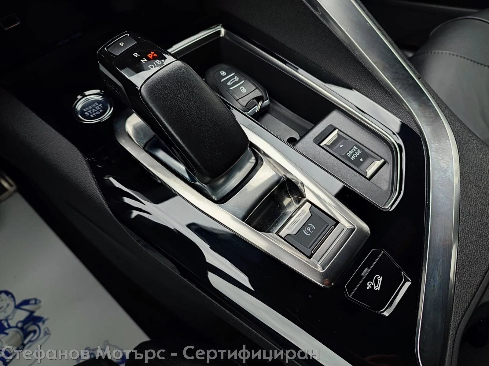 Peugeot 3008 GT 4x4 Hybrid4 1.6 PHEV (300hp) AT8, снимка 14 - Автомобили и джипове - 53916421