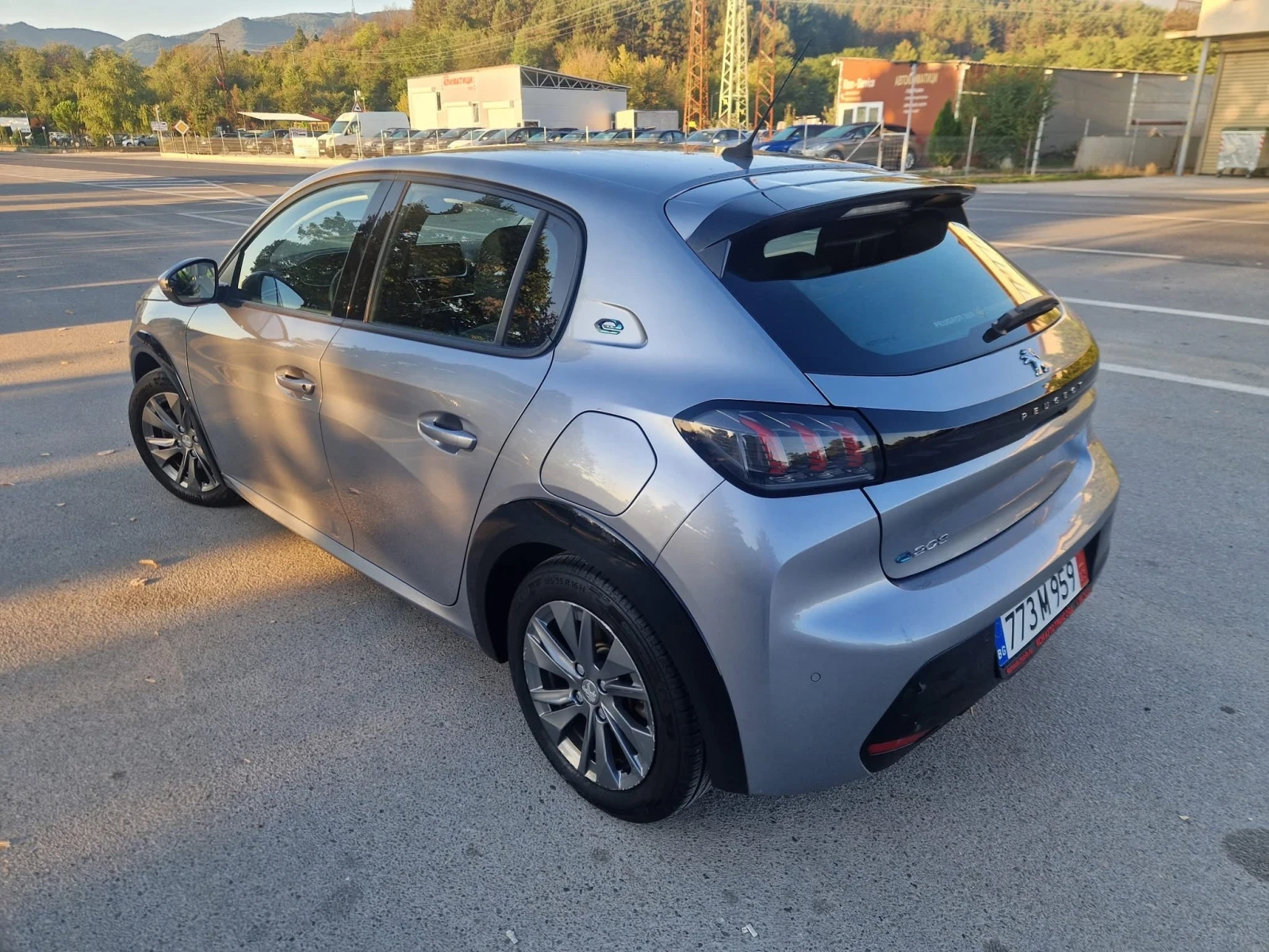 Peugeot 208, снимка 2 - Автомобили и джипове - 53923885