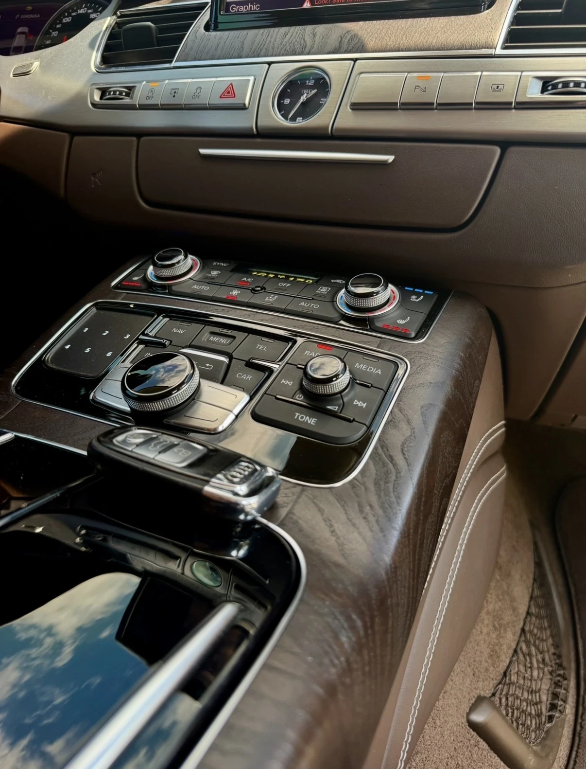 Audi A8 4.2TDI, снимка 16 - Автомобили и джипове - 54632349