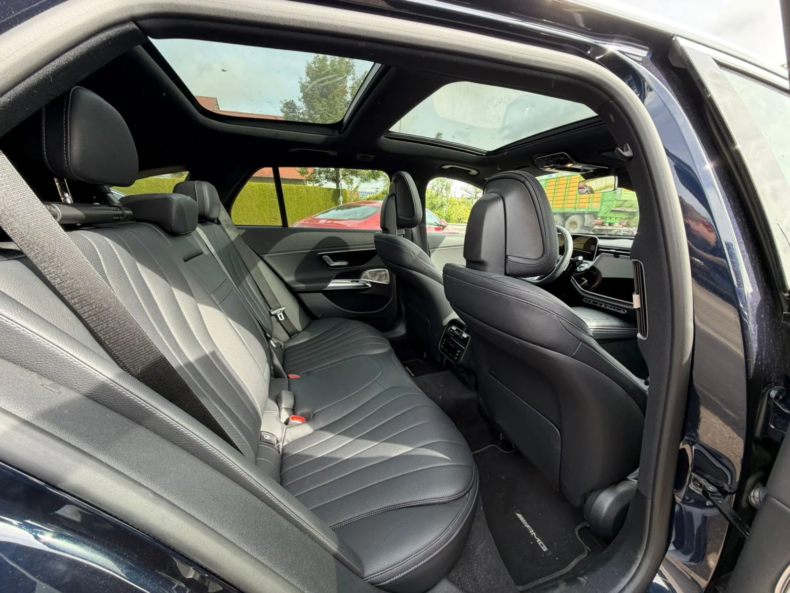 Mercedes-Benz E 220 AMG Superscreen Panorama, снимка 7 - Автомобили и джипове - 54646932