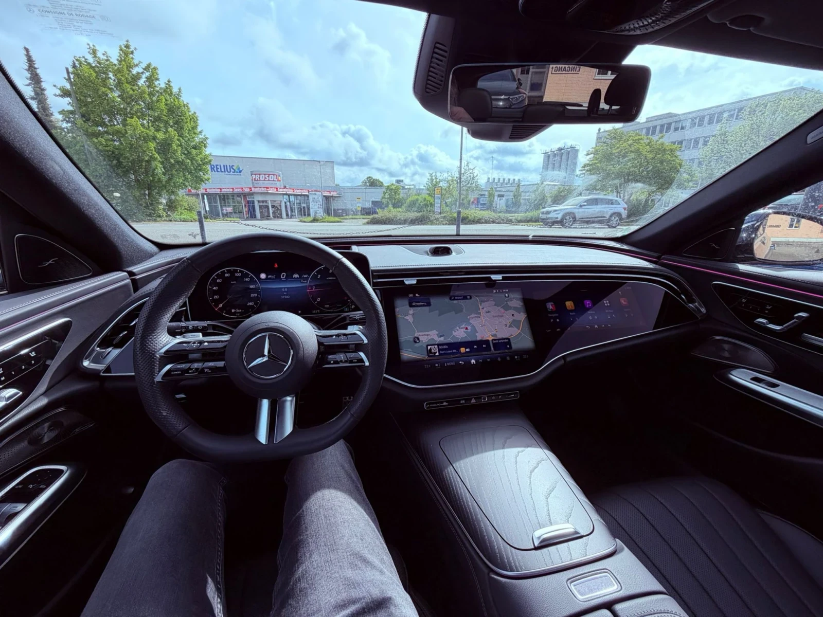 Mercedes-Benz E 220 AMG Superscreen Panorama, снимка 6 - Автомобили и джипове - 54646932