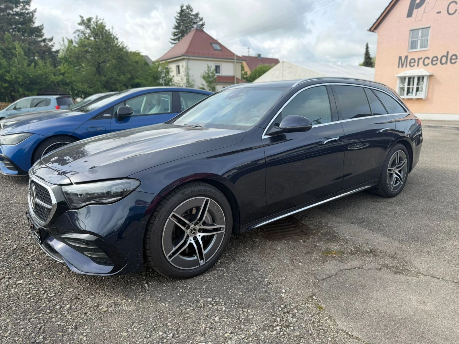 Mercedes-Benz E 220 AMG Superscreen Panorama, снимка 4 - Автомобили и джипове - 54646932
