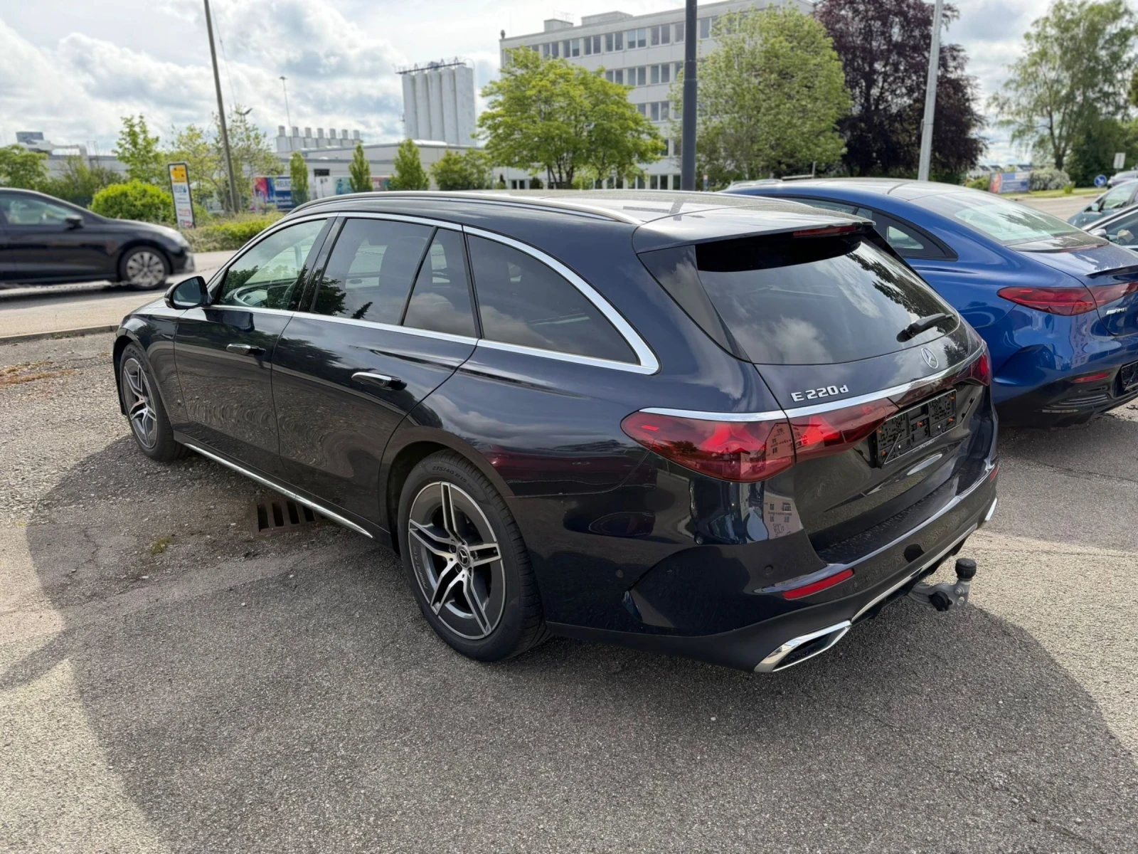 Mercedes-Benz E 220 AMG Superscreen Panorama, снимка 3 - Автомобили и джипове - 54646932