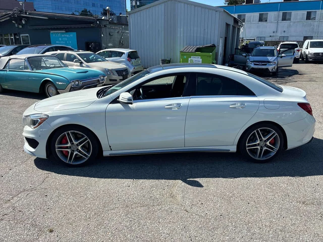 Mercedes-Benz CLA 45 AMG * CARFAX * ПАНО * KEYLESS * ПОДГРЕВ, снимка 2 - Автомобили и джипове - 54736397