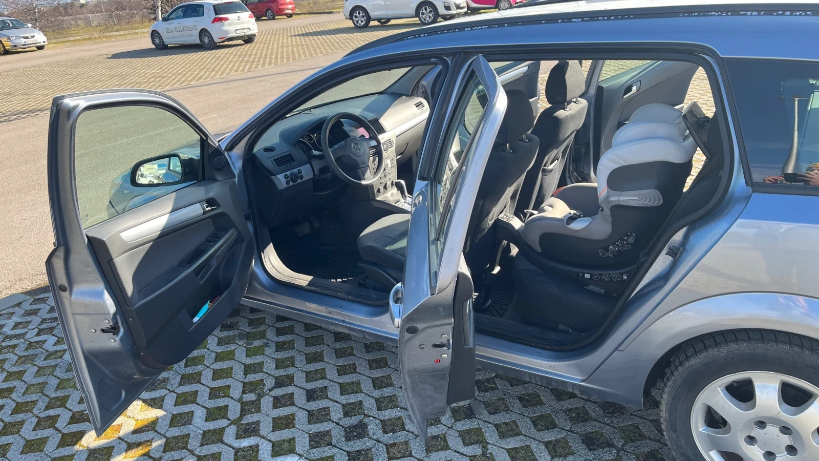 Opel Astra Caravan 1.9 CDTI 120, снимка 11 - Автомобили и джипове - 54870196