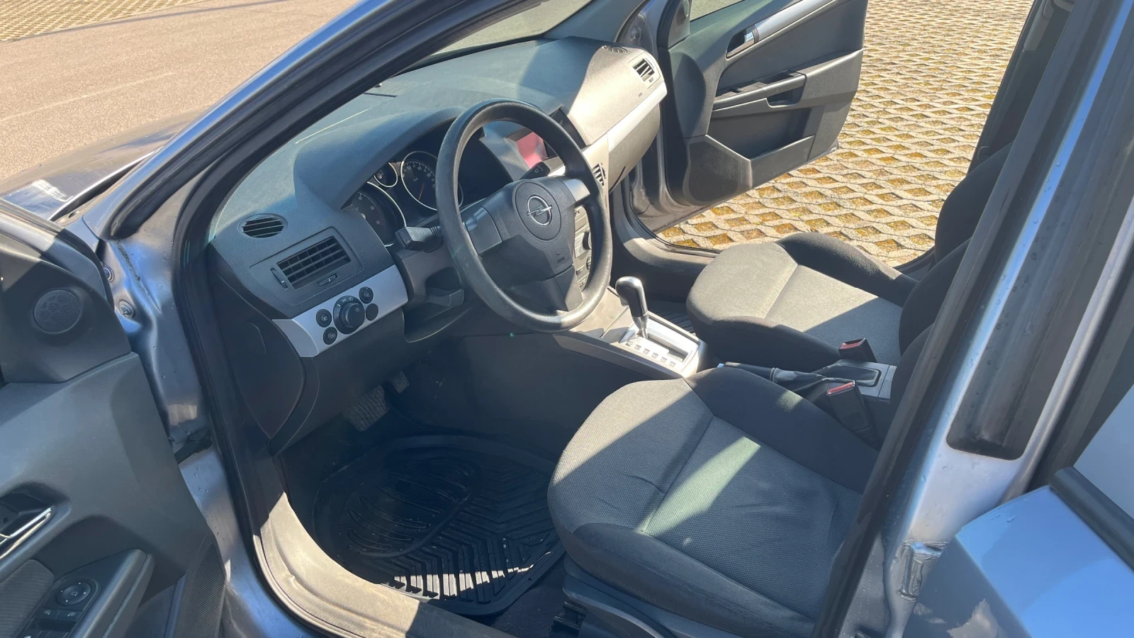Opel Astra Caravan 1.9 CDTI 120, снимка 12 - Автомобили и джипове - 54870196