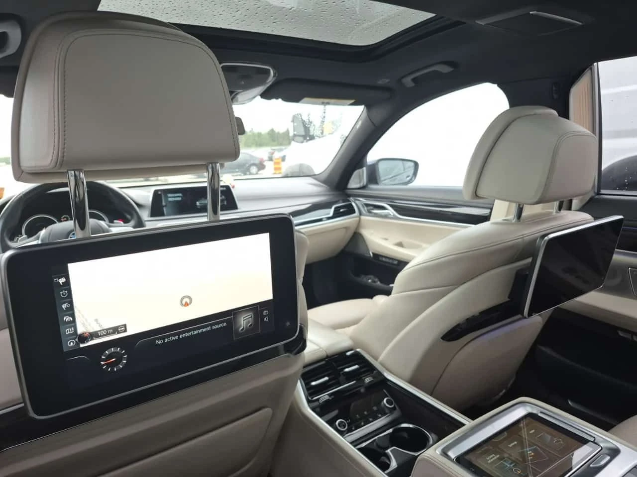BMW 750 LI XDRIVE| MASSAGE| TEЛЕВИЗОРИ| HUD| ПАНО| 2 КЛЮЧА, снимка 13 - Автомобили и джипове - 55032690