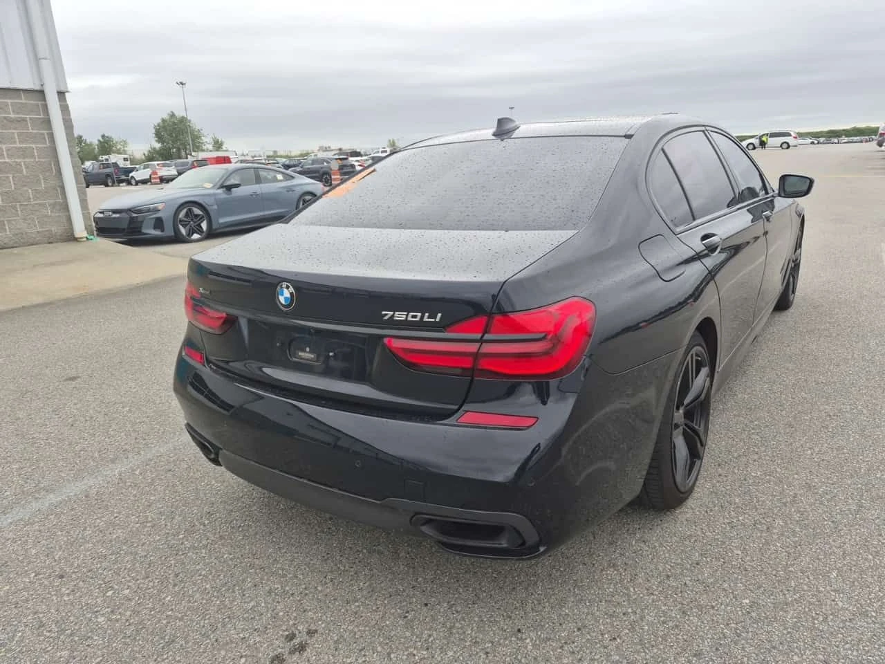 BMW 750 LI XDRIVE| MASSAGE| TEЛЕВИЗОРИ| HUD| ПАНО| 2 КЛЮЧА, снимка 3 - Автомобили и джипове - 55032690